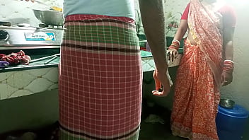 मालकिन ने किचन में नौकर को पटाकर उसकी लंड चूसकर गांड मारी, बोले – “अब रोज खाने के बाद यही मजा चाहिए!”