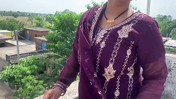 Desi Bhojpuri Bhabhi Ne Apne Rasile Badan Aur Geeli Chut Ka Pura Maza Chakhaya, Garam Hindi Mein