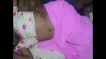 Desi Aunty’s Plump Navel Peeking From Hot Pink Saree, Begging To Be Kissed