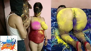 गर्म जवान सास के मोटे मुम्मों से होली का मजा लिया