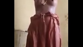 Hot Aunty Soaping Up Her Curves While Her Mangalsutra Dangles Temptingly