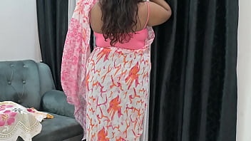 Sultry Indian Bhabhi’s Voluptuous Curves