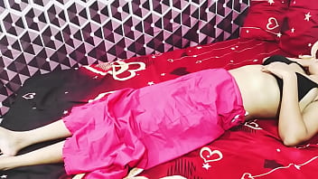 Bhabhi Ki Garmi Bhar Rahi Hai Akeli Ghar Mein Chudai Ke Maza Le Rahi Hai