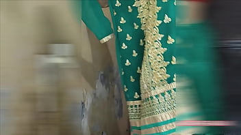 Desi Kudi Nangi Ho Kar Naha Rahi Hai