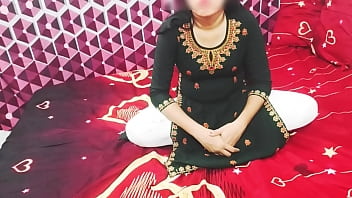 बड़ी बहन को अपने स्टेप भाई के साथ रोमांचक रात