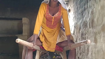 Meri Desi Biwi Mere Dost Ke Saath Mast Chudai Karti Hui