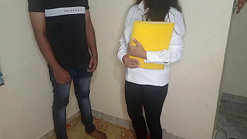 गांड मारवाने के लिए सेक्रेटरी ने बॉस को ऑफिस के बाथरूम में चोदा, गंदी आवाज़ में चिल्लाते हुए