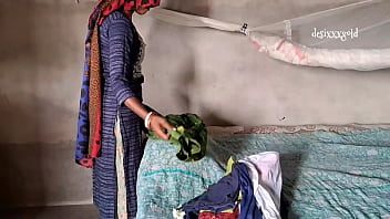 Devar Ne Bhabhi Ko Cream Lagte Dekha Aur Chod Diya, Hindi Audio Wala Real Role Play Sex