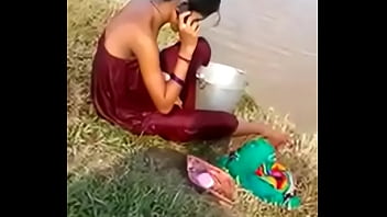 Desi Bhabhi Spreads Her Legs In A Public Bath