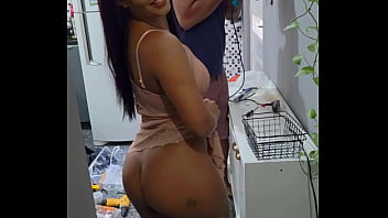 Provocando O Faz-tudo Que Meu Marido Trouxe, Ele Me Deu Até No Cu Na Frente Do Corno Manso